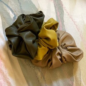 Mango faux leather scrunchie set